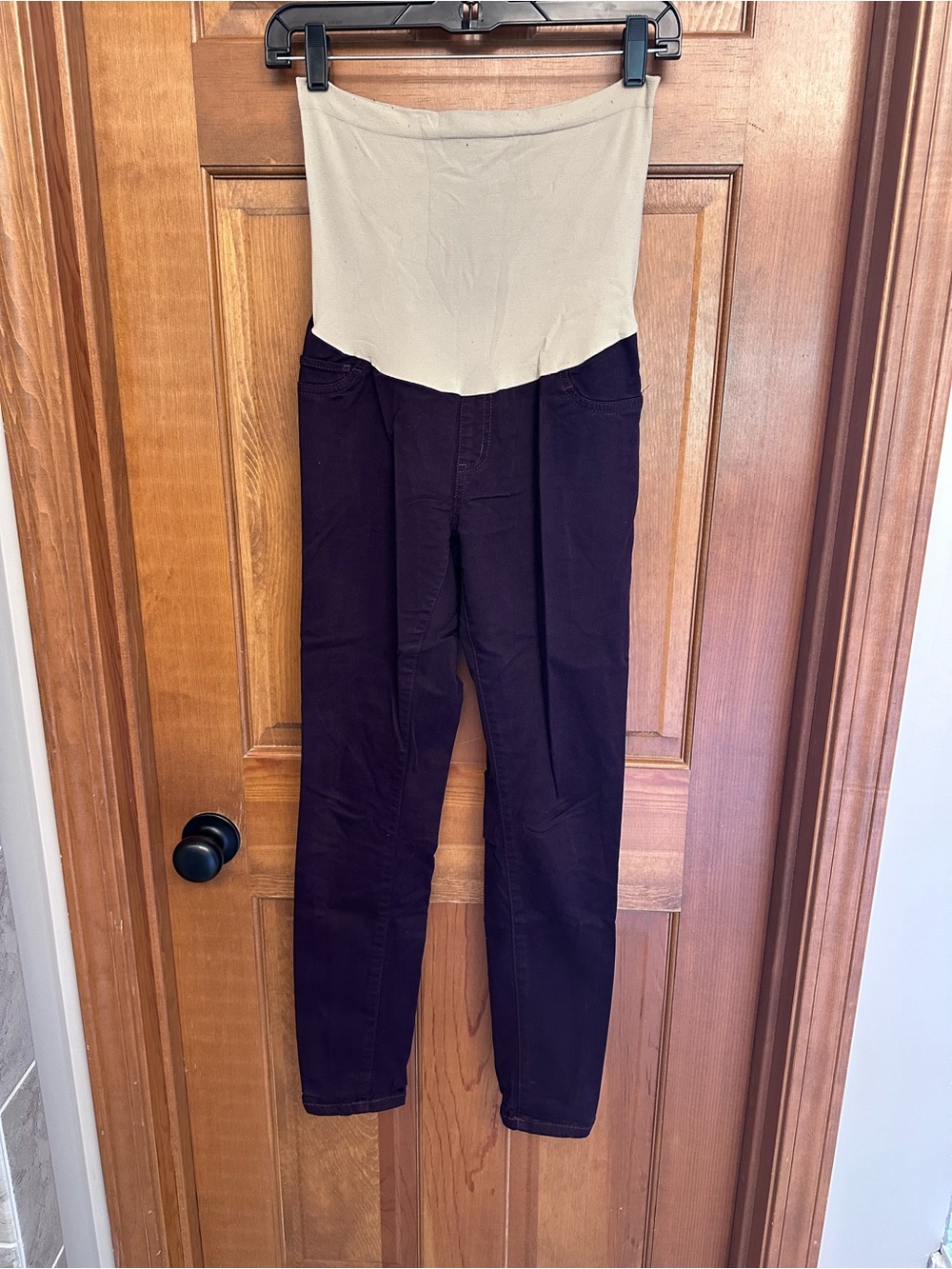 Led Maternity Skinny Pants in Burgundy Size M